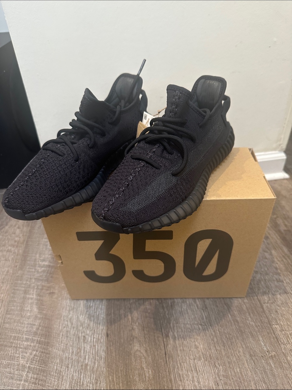 Yeezy Boost 350 V2 Onyx Size 8 NWT